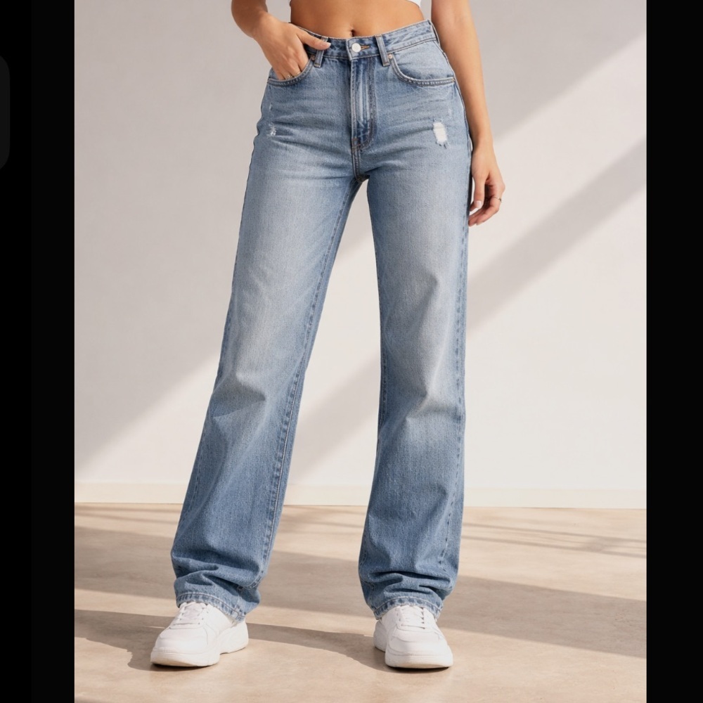 BCBGeneration‎ Med Blue Highrise Med Weight Straight Leg Skater Jeans (11/30)